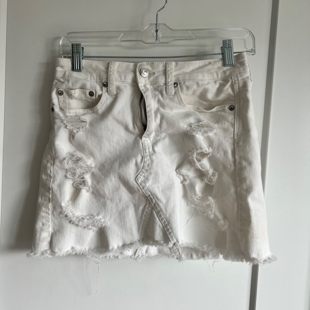 American Eagle Distressed White Denim Skirt Size 2